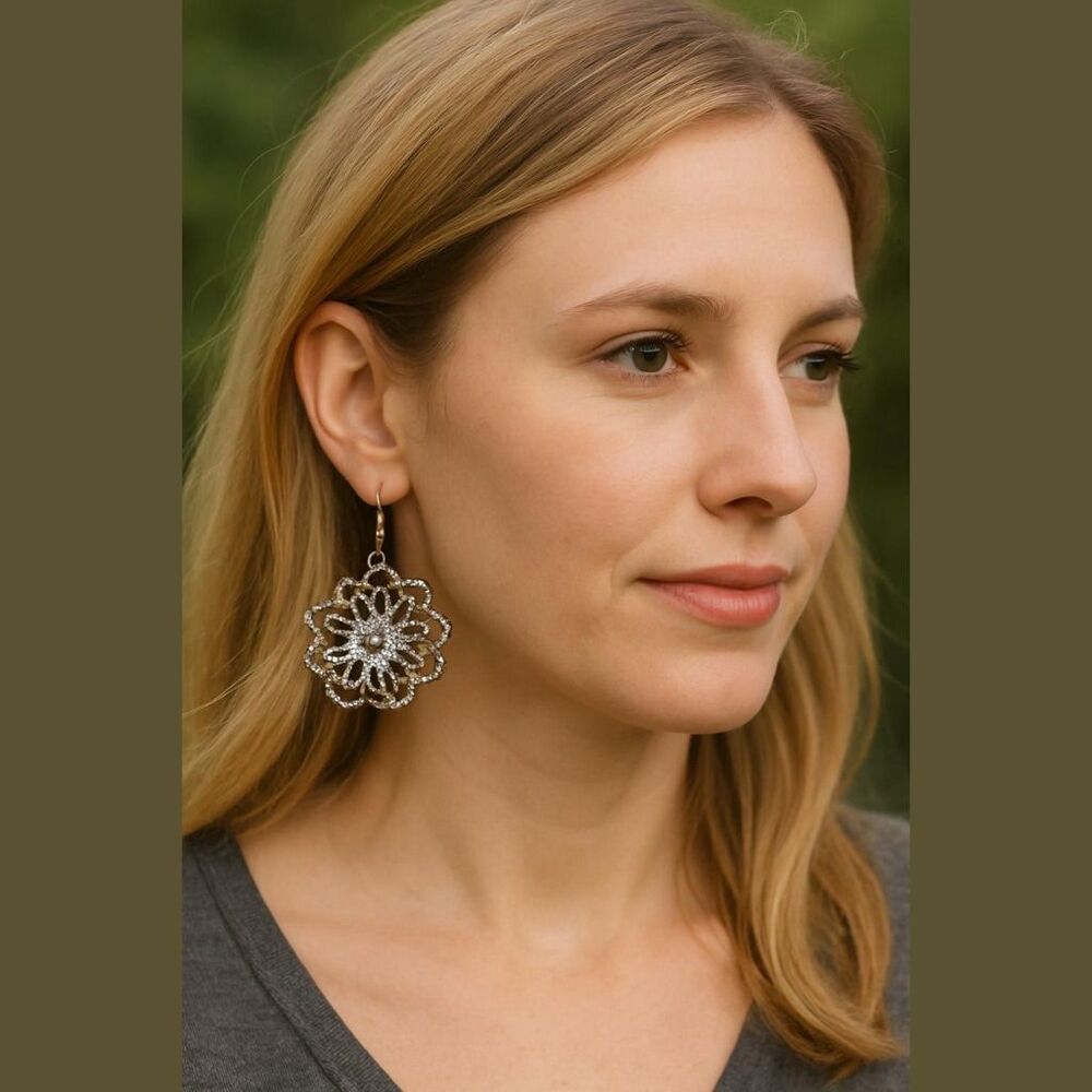 Women's Unbranded Gold & White Floral Drop Earrings One Size